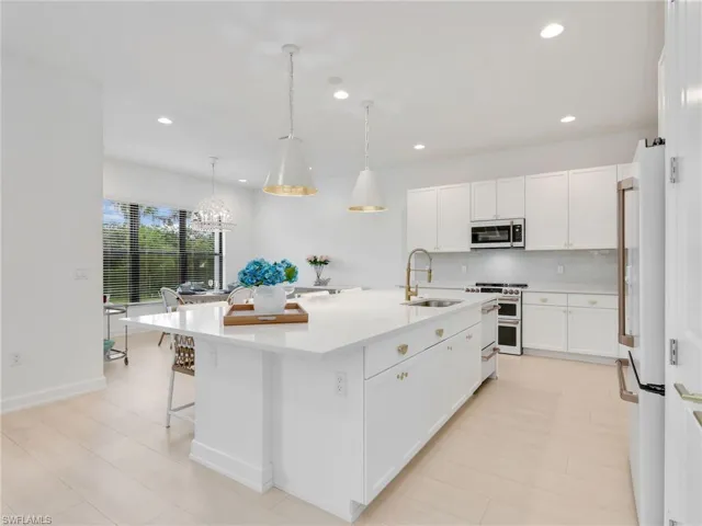 Gourmet Kitchen & Dining Area