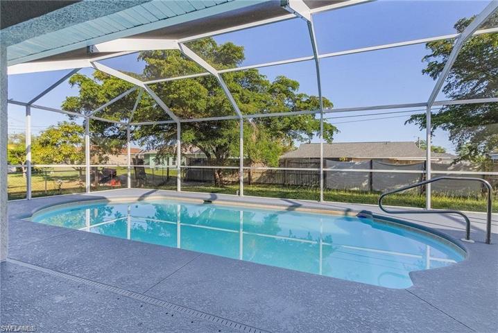 609 SW 22nd ST, CAPE CORAL FL 33991