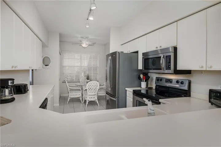 8085 Celeste Dr 812, Naples, Florida 34113