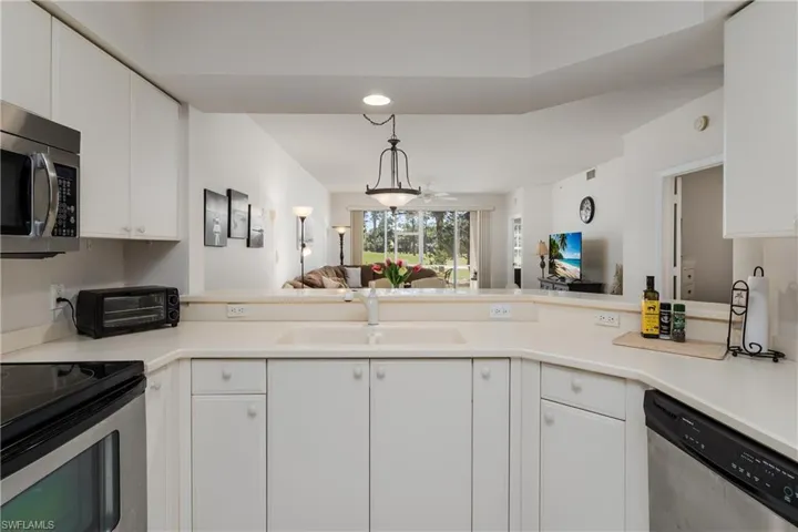 8085 Celeste Dr 812, Naples, Florida 34113