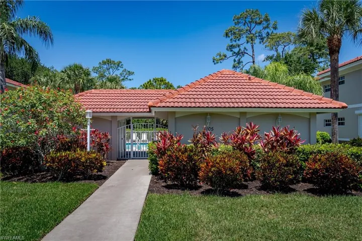 8085 Celeste Dr 812, Naples, Florida 34113
