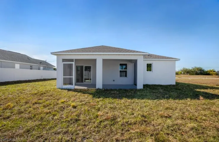 Spacious Backyard and Screened-in Lanai