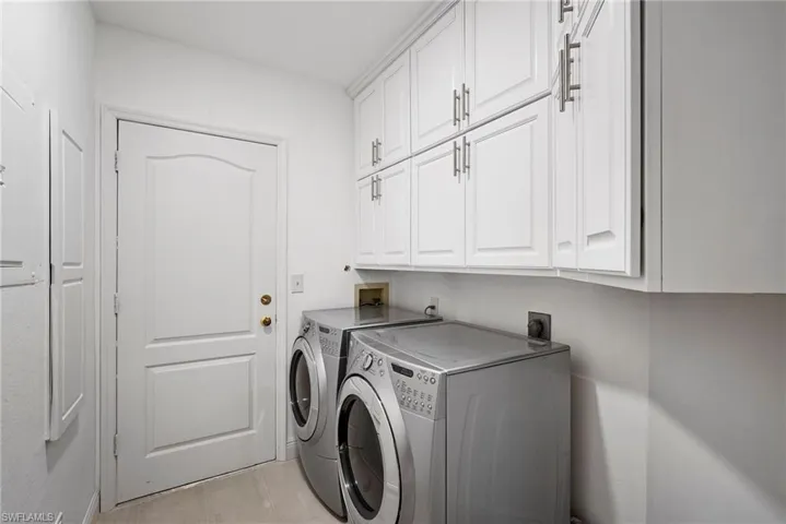 7056  Pelican Bay  BLVD, Naples, FL 34108