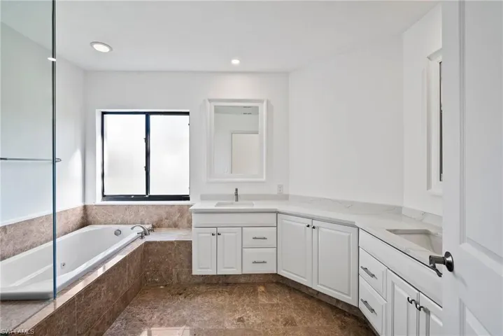 7056  Pelican Bay  BLVD, Naples, FL 34108