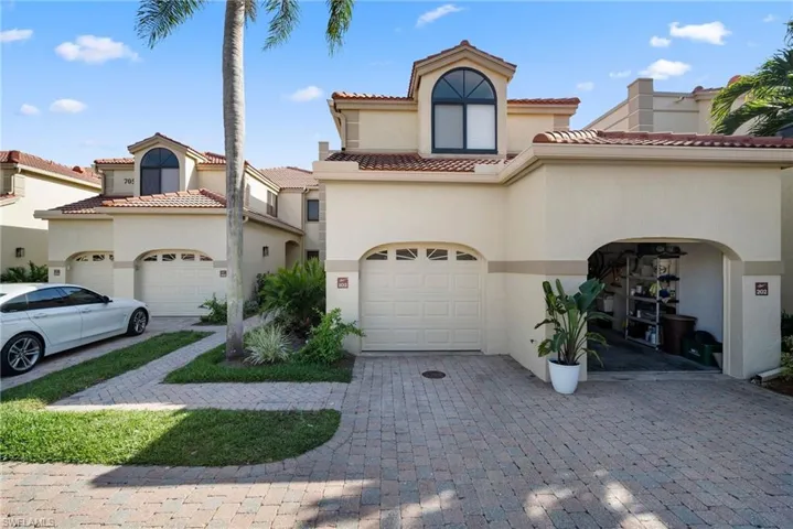 7056  Pelican Bay  BLVD, Naples, FL 34108