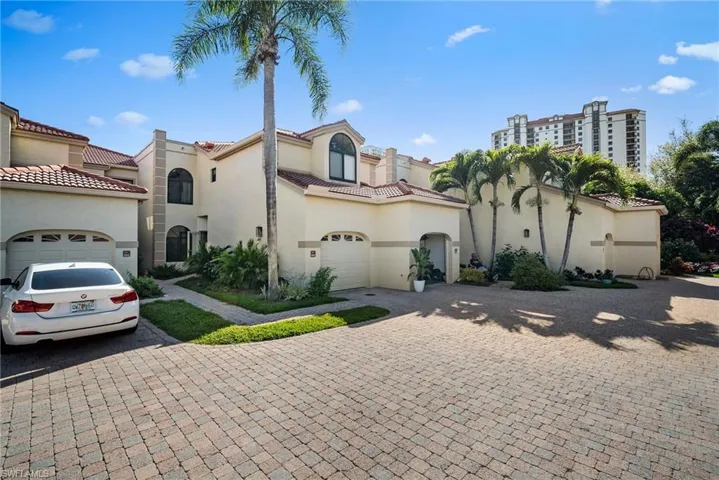 7056  Pelican Bay  BLVD, Naples, FL 34108