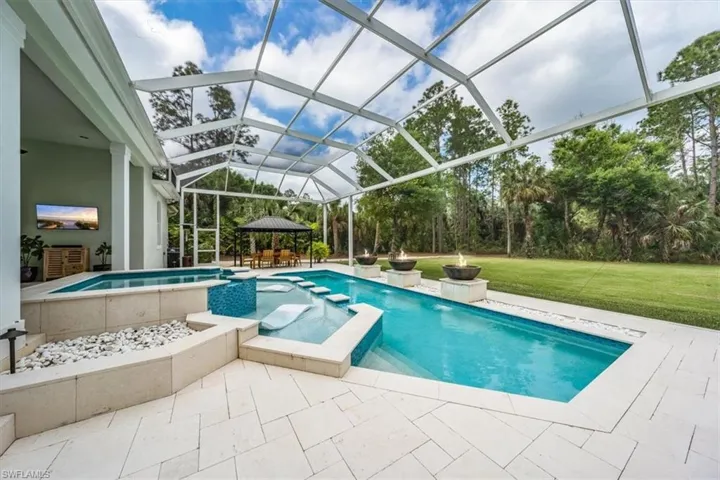 Pool & Spa