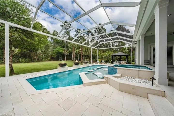 Pool & Spa