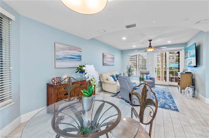 Breakfast Nook 2