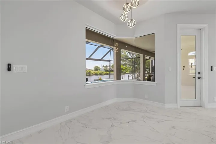 Tiled empty room with a chandelier