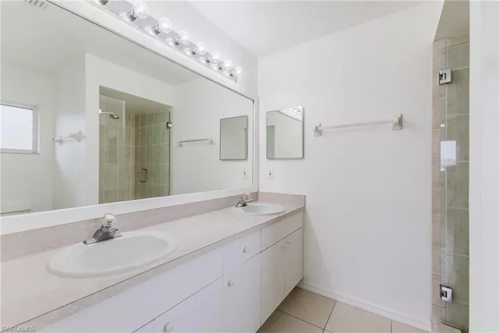 1729 Ne 22nd St, Cape Coral, Florida 33909