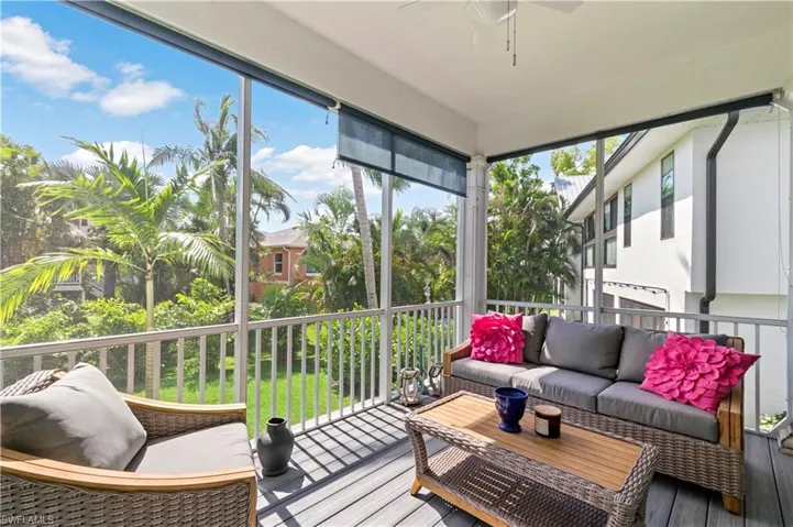 Sunroom / solarium featuring ceiling fan