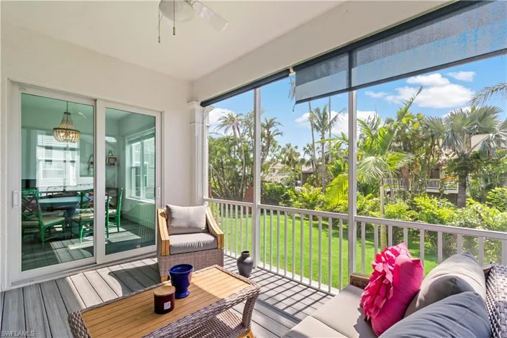 Sunroom / solarium with ceiling fan