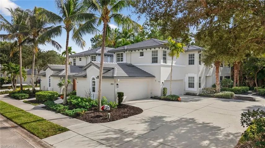 Resort amenities, gated, 7 mi to beach