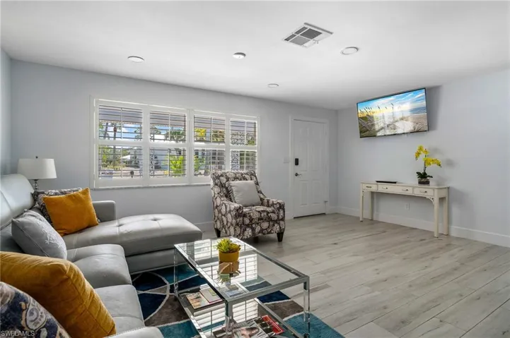 1140  Rainbow  DR, Naples, FL 34104