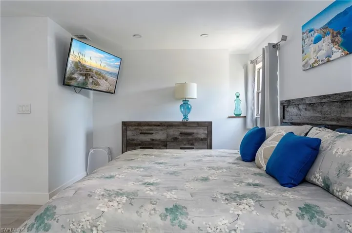 1140  Rainbow  DR, Naples, FL 34104