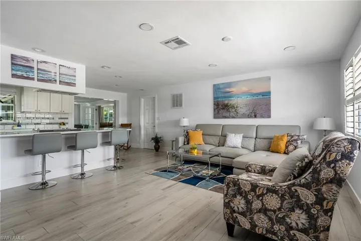 1140  Rainbow  DR, Naples, FL 34104