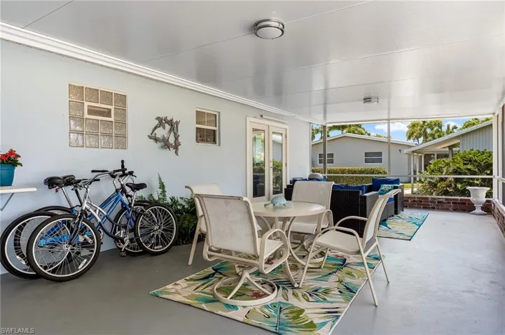 1140  Rainbow  DR, Naples, FL 34104