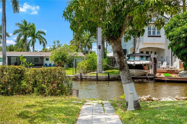 1140  Rainbow  DR, Naples, FL 34104