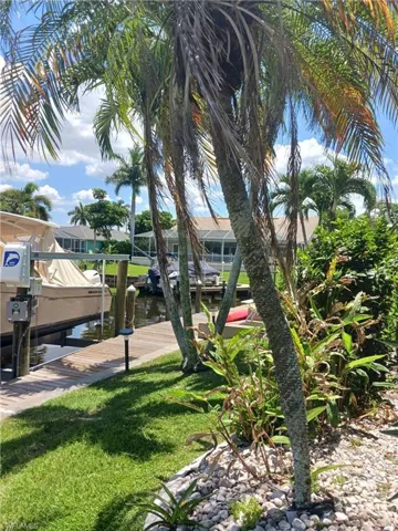 2727 24th Pl, Cape Coral, Florida 33904