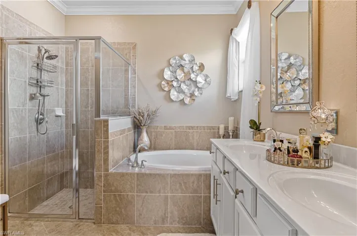 2046  Minneola  ST, Naples, FL 34120