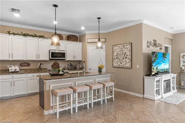 2046  Minneola  ST, Naples, FL 34120