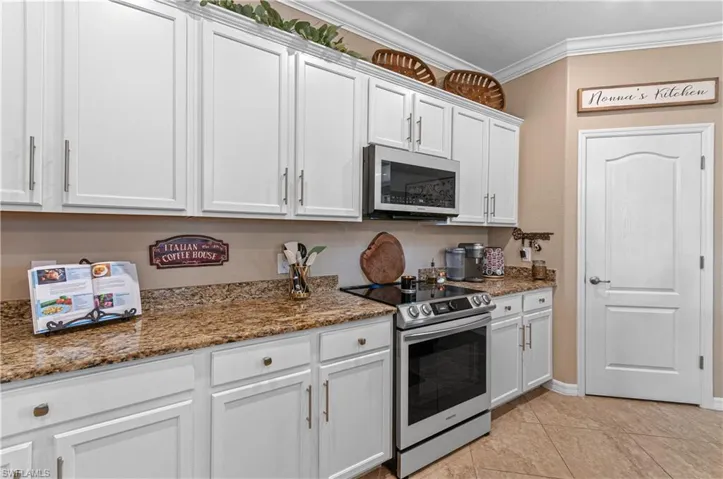 2046  Minneola  ST, Naples, FL 34120