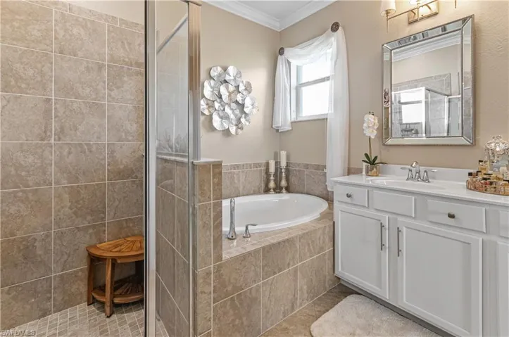 2046  Minneola  ST, Naples, FL 34120
