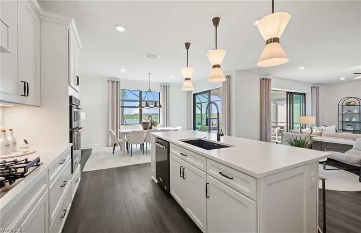 Interior photos are of a staged model home. Illustration purposes only. Options may vary.