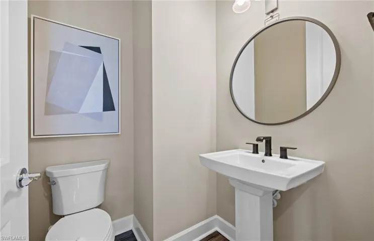 Interior photos are of a staged model home. Illustration purposes only. Options may vary.