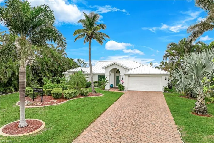 Large Front Yard -- Parking Space