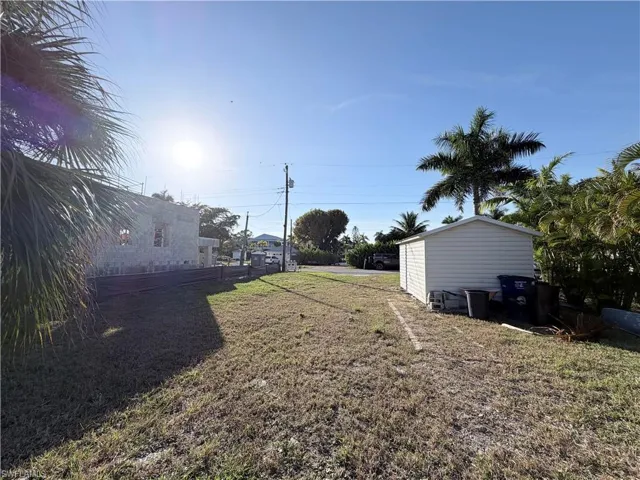 View of grassy yard