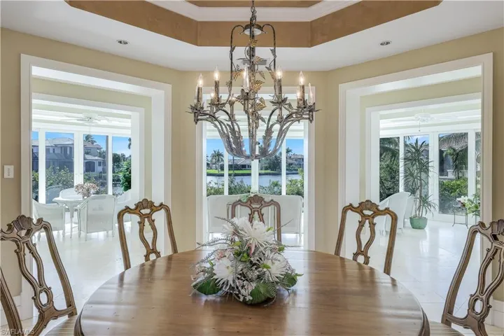 Elegance and comfort as you and your guest linger post dinner with drinks and conversation.