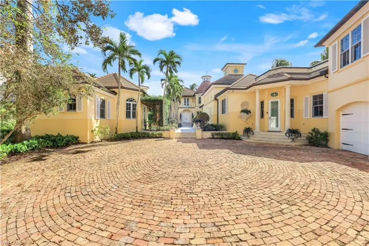This home is spectacular in every way.  If you have a large family or many guests who love the gorgeous water views, THIS is the home for you!