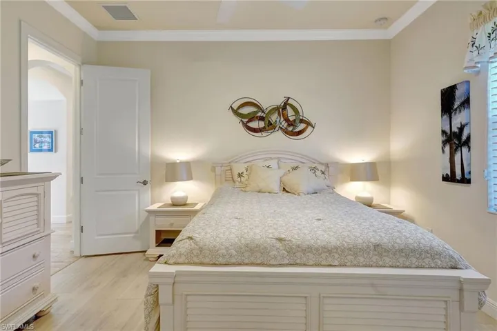 2nd bedroom with ensuite and walk-in closet