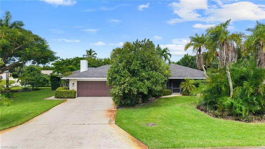347 Country Club Ln, Naples, Florida 34110