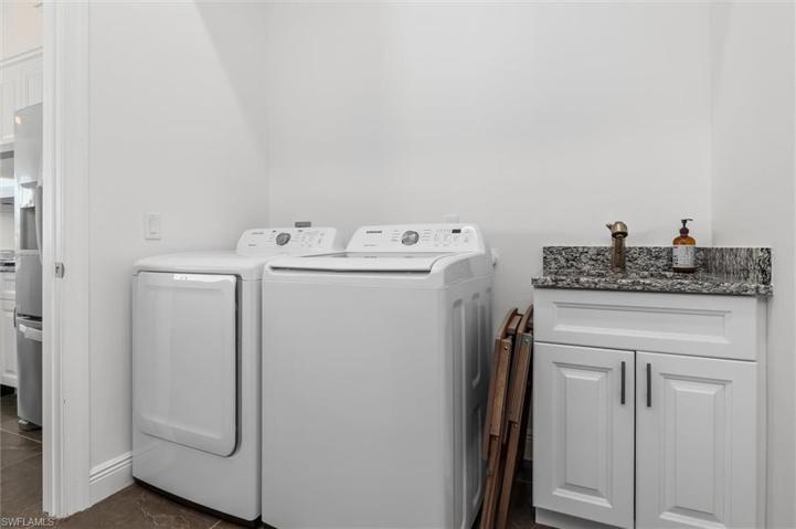 725 NW 36th PL, CAPE CORAL FL 33993