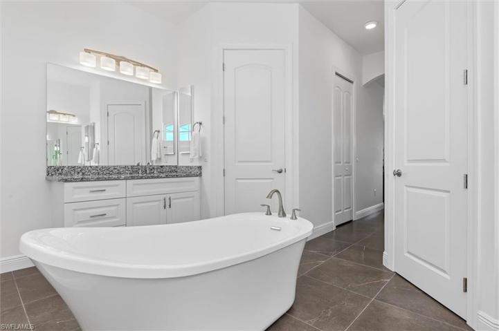 725 NW 36th PL, CAPE CORAL FL 33993