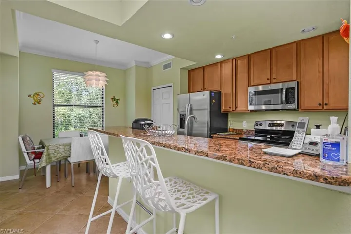 9832 Venezia Cir 1013, Naples, Florida 34113