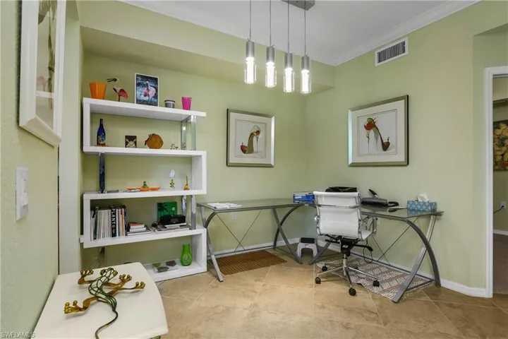 9832 Venezia Cir 1013, Naples, Florida 34113