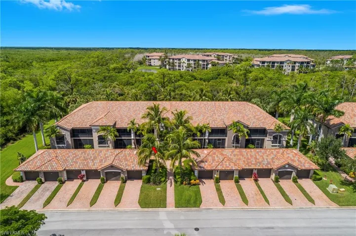 9832 Venezia Cir 1013, Naples, Florida 34113