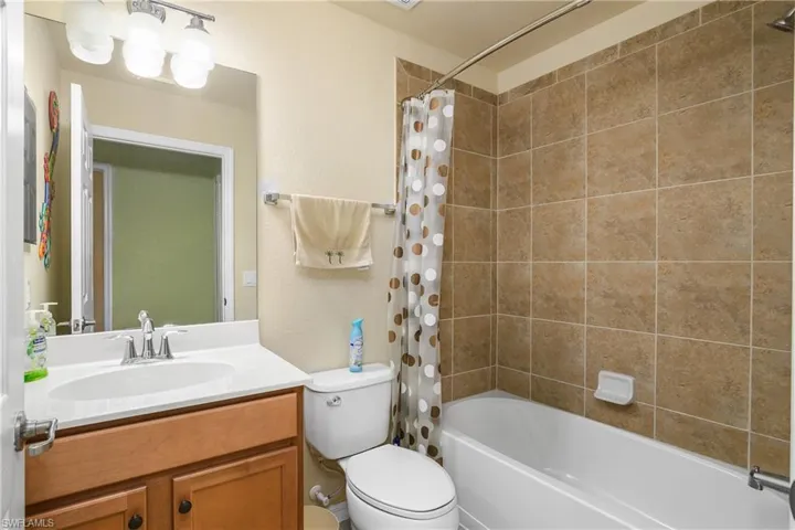 9832 Venezia Cir 1013, Naples, Florida 34113