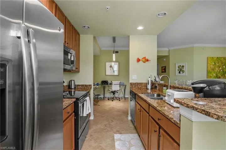 9832 Venezia Cir 1013, Naples, Florida 34113