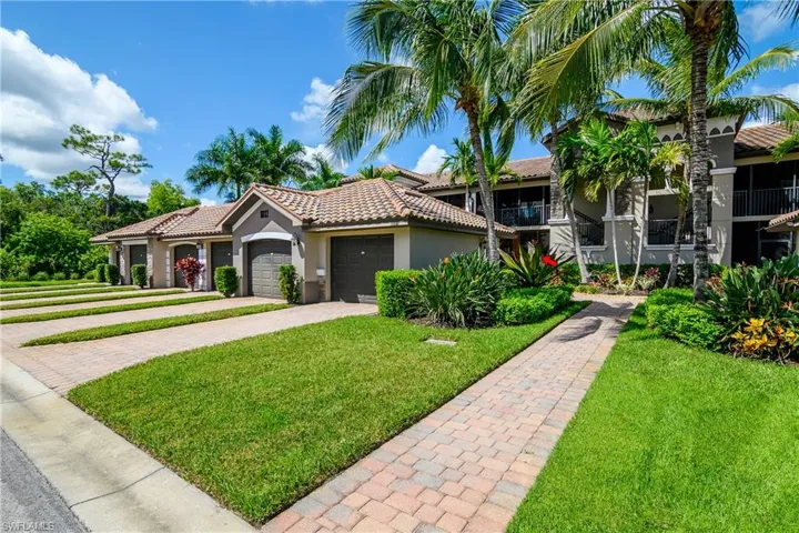 9832 Venezia Cir 1013, Naples, Florida 34113