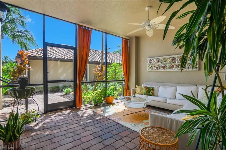 9832 Venezia Cir 1013, Naples, Florida 34113