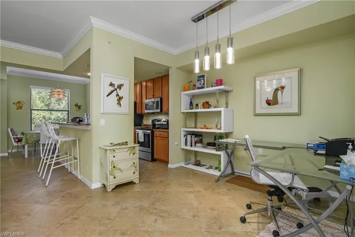 9832 Venezia Cir 1013, Naples, Florida 34113