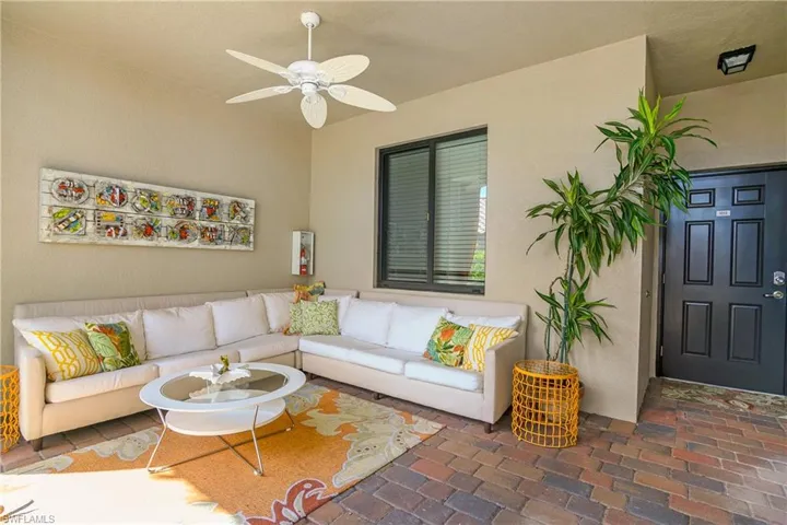 9832 Venezia Cir 1013, Naples, Florida 34113