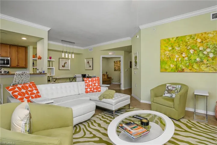 9832 Venezia Cir 1013, Naples, Florida 34113