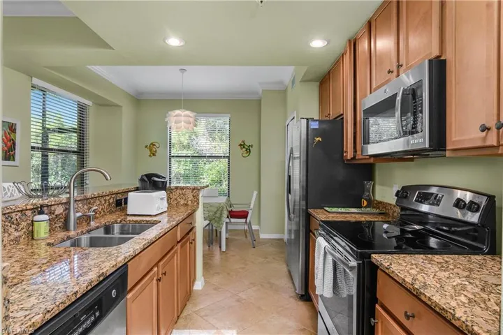 9832 Venezia Cir 1013, Naples, Florida 34113