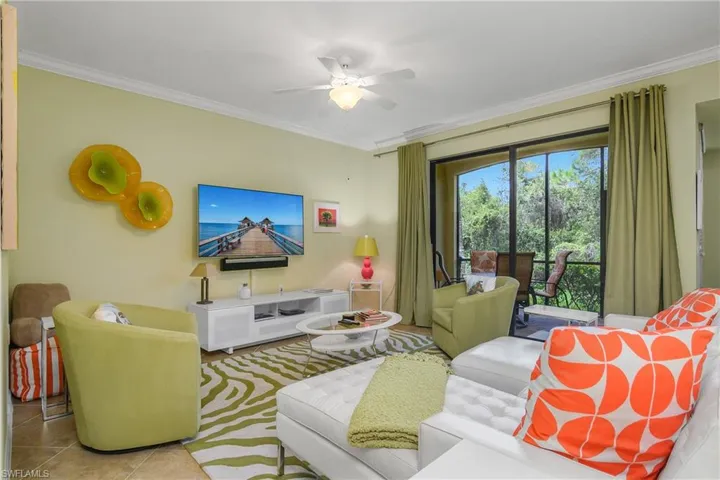 9832 Venezia Cir 1013, Naples, Florida 34113